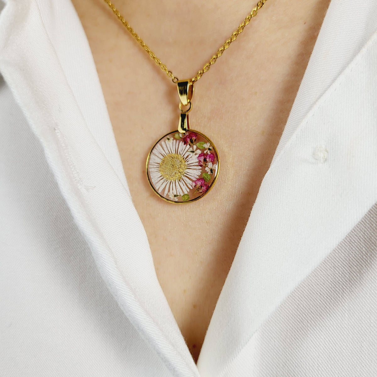 Daisy &amp; Sweet Pea Pressed Flower Necklace (April Birth Flower)