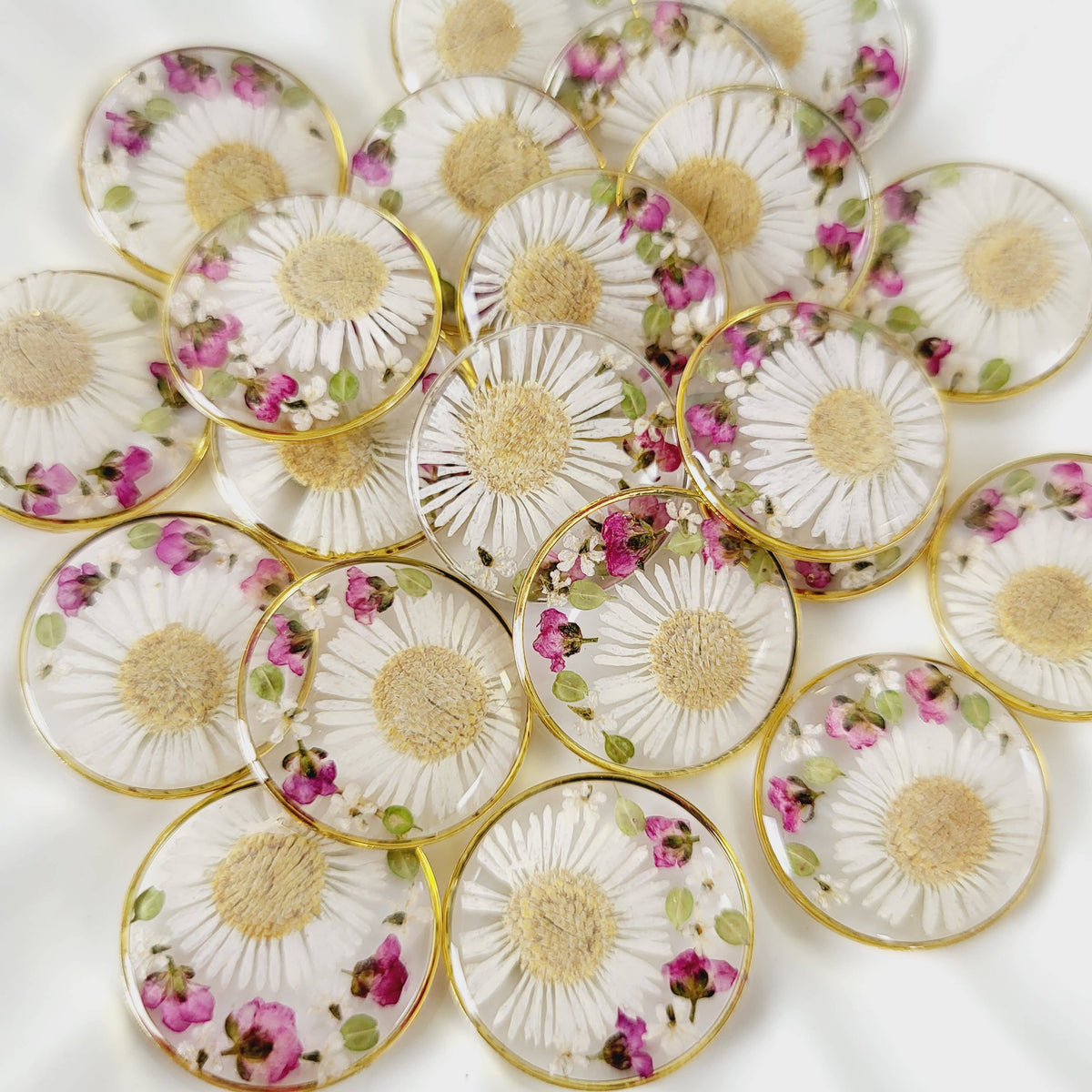 Daisy &amp; Sweet Pea Pressed Flower Necklace (April Birth Flower)
