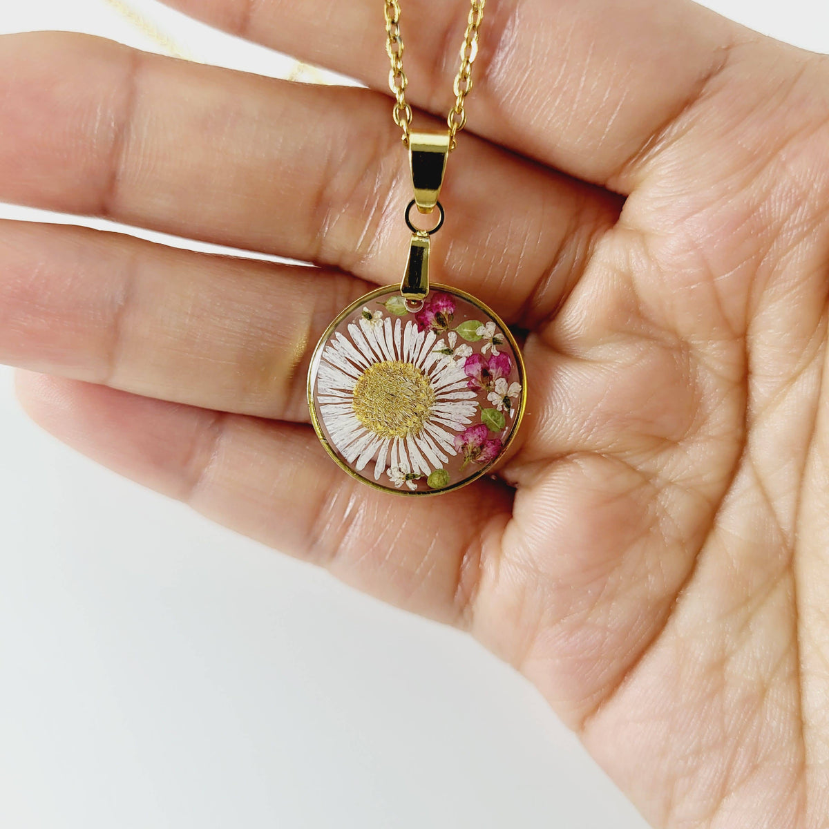 Daisy &amp; Sweet Pea Pressed Flower Necklace (April Birth Flower)