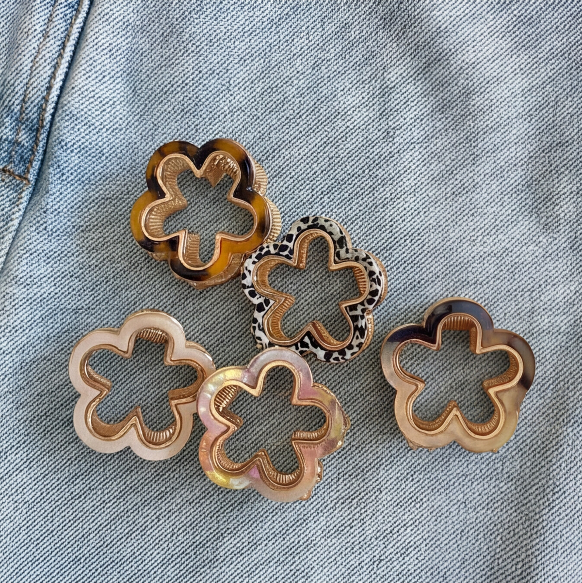 Mini Flower Hair Claw | Gold-Trim in Mixed Prints